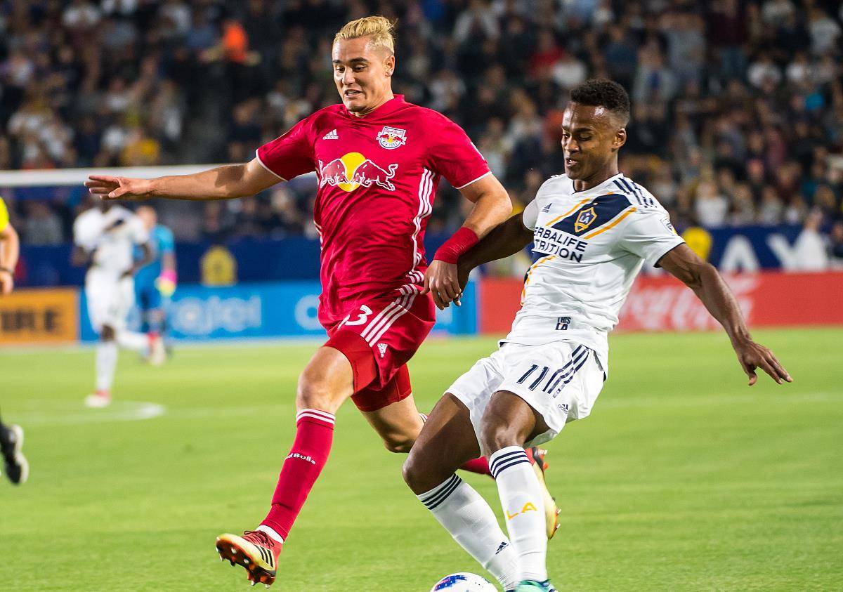 包含杜塞尔多夫队获胜,保持在积分榜前列位置的词条 包含杜塞尔多夫队获胜,保持在积分榜前列位置的词条